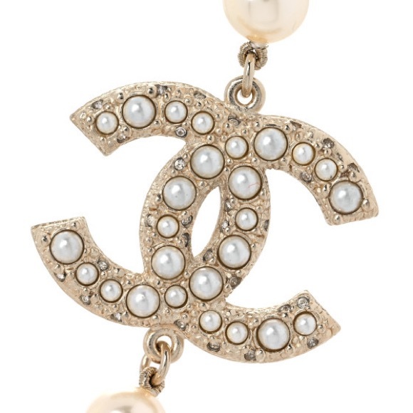 CHANEL
Pearl CC Necklace - Picture 3 of 3